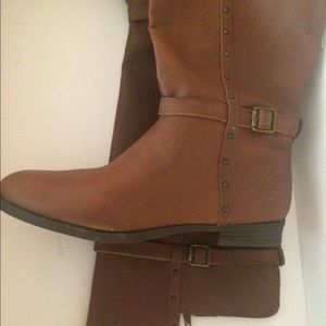 Beautiful size 8 ladies cognac colored boots